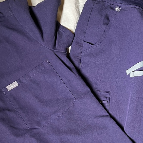 Figs: Purple Shadow Scrub Set - Picture 2 of 6